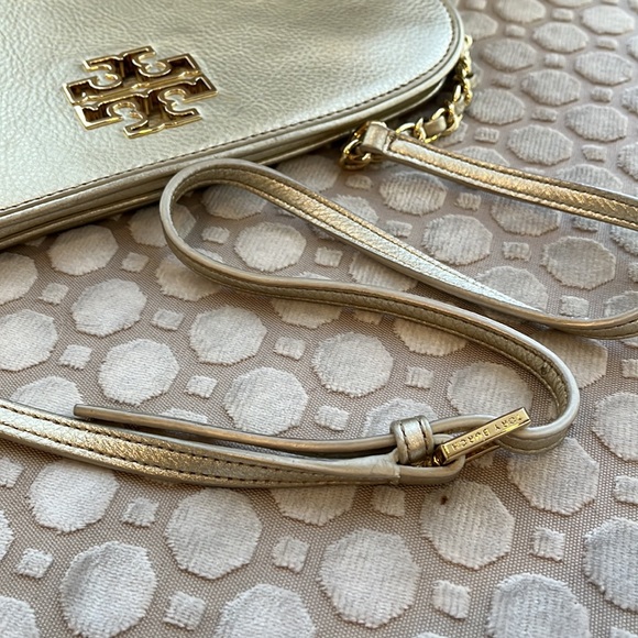 Tory Burch light gold logo clutch - Picture 7 of 9